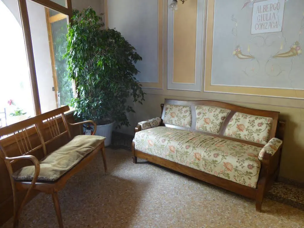 ホテル Albergo Giulia Gonzaga サッビオネータ